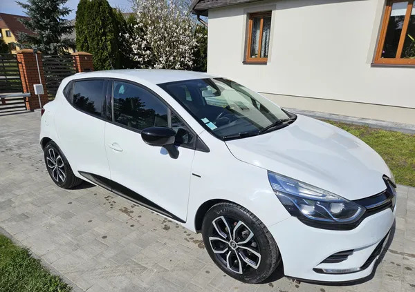 lubelskie Renault Clio cena 21900 przebieg: 142000, rok produkcji 2017 z Zamość